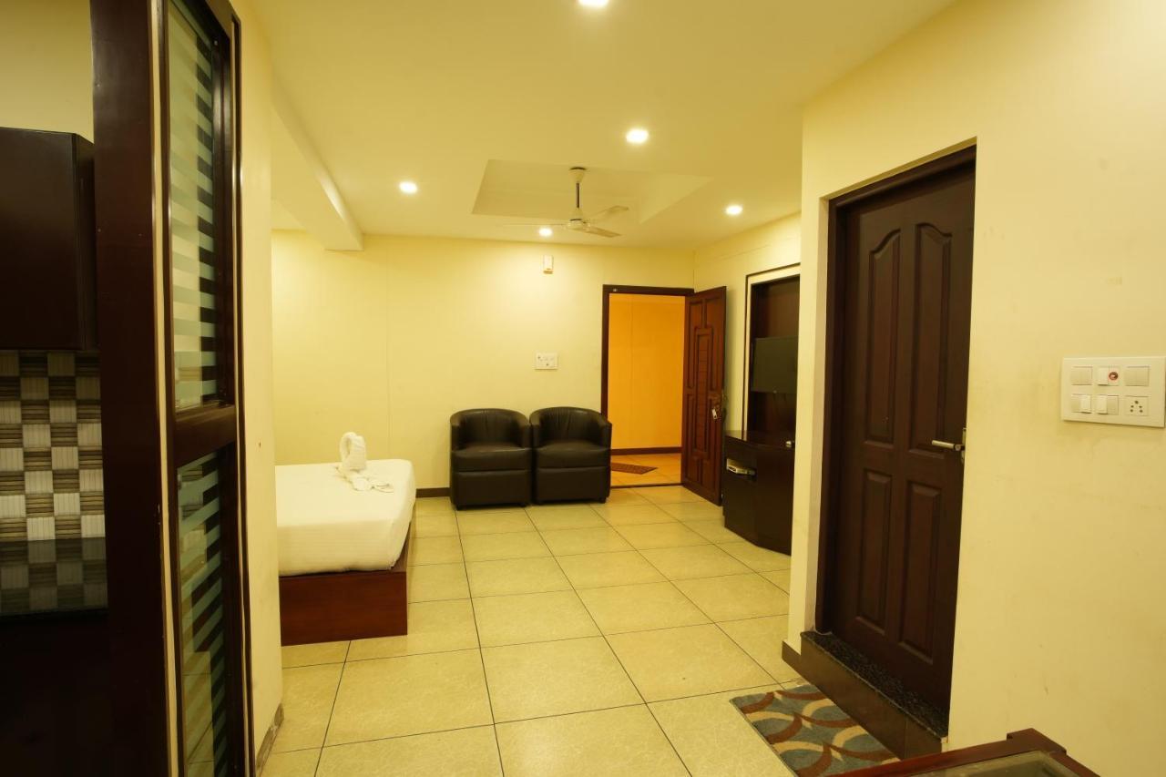 K V Suites Kochi エクステリア 写真