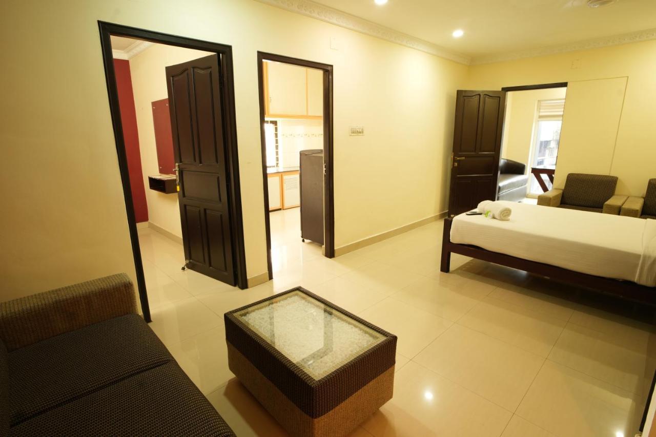 K V Suites Kochi エクステリア 写真