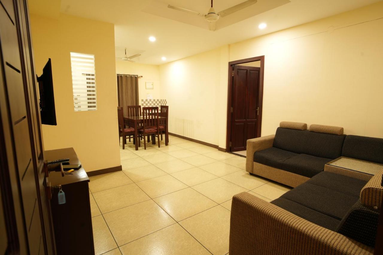 K V Suites Kochi エクステリア 写真