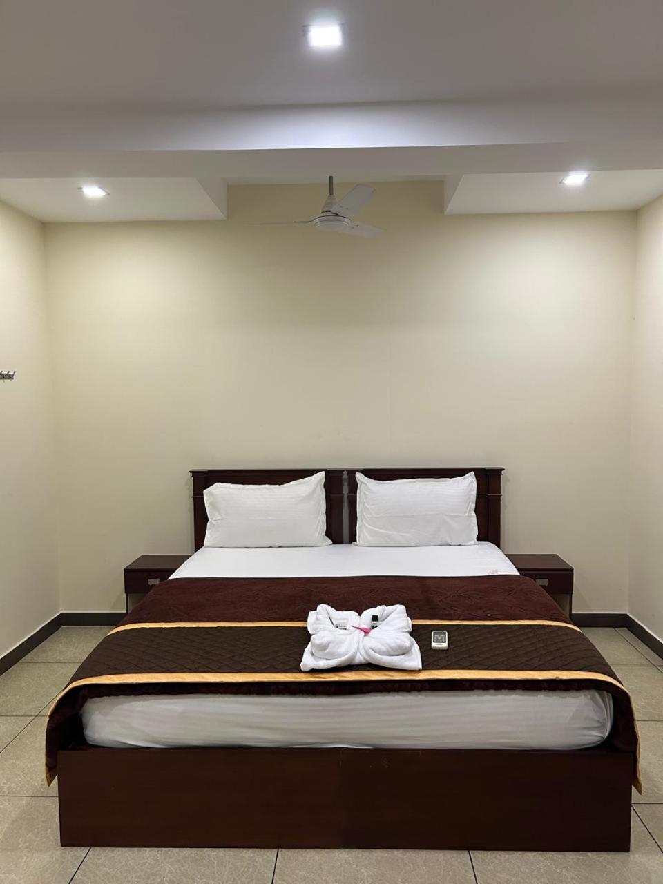 K V Suites Kochi エクステリア 写真