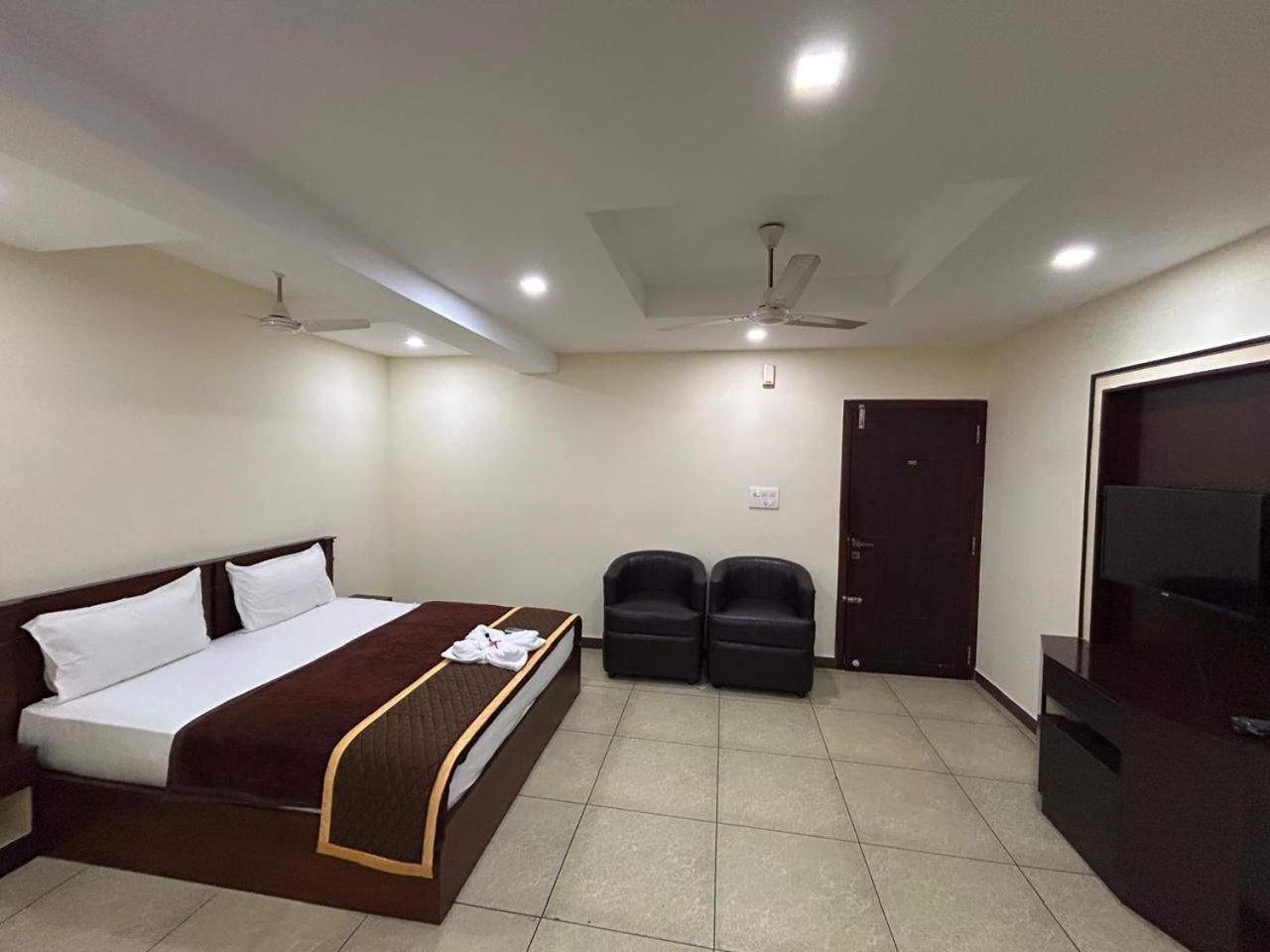 K V Suites Kochi エクステリア 写真
