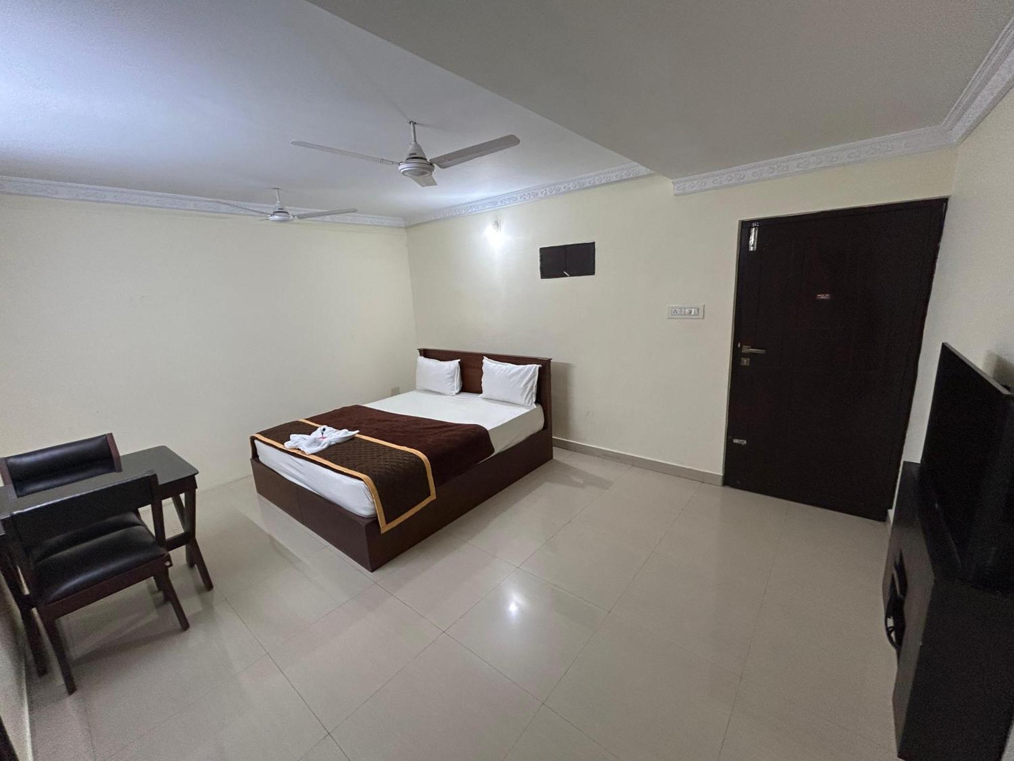K V Suites Kochi エクステリア 写真
