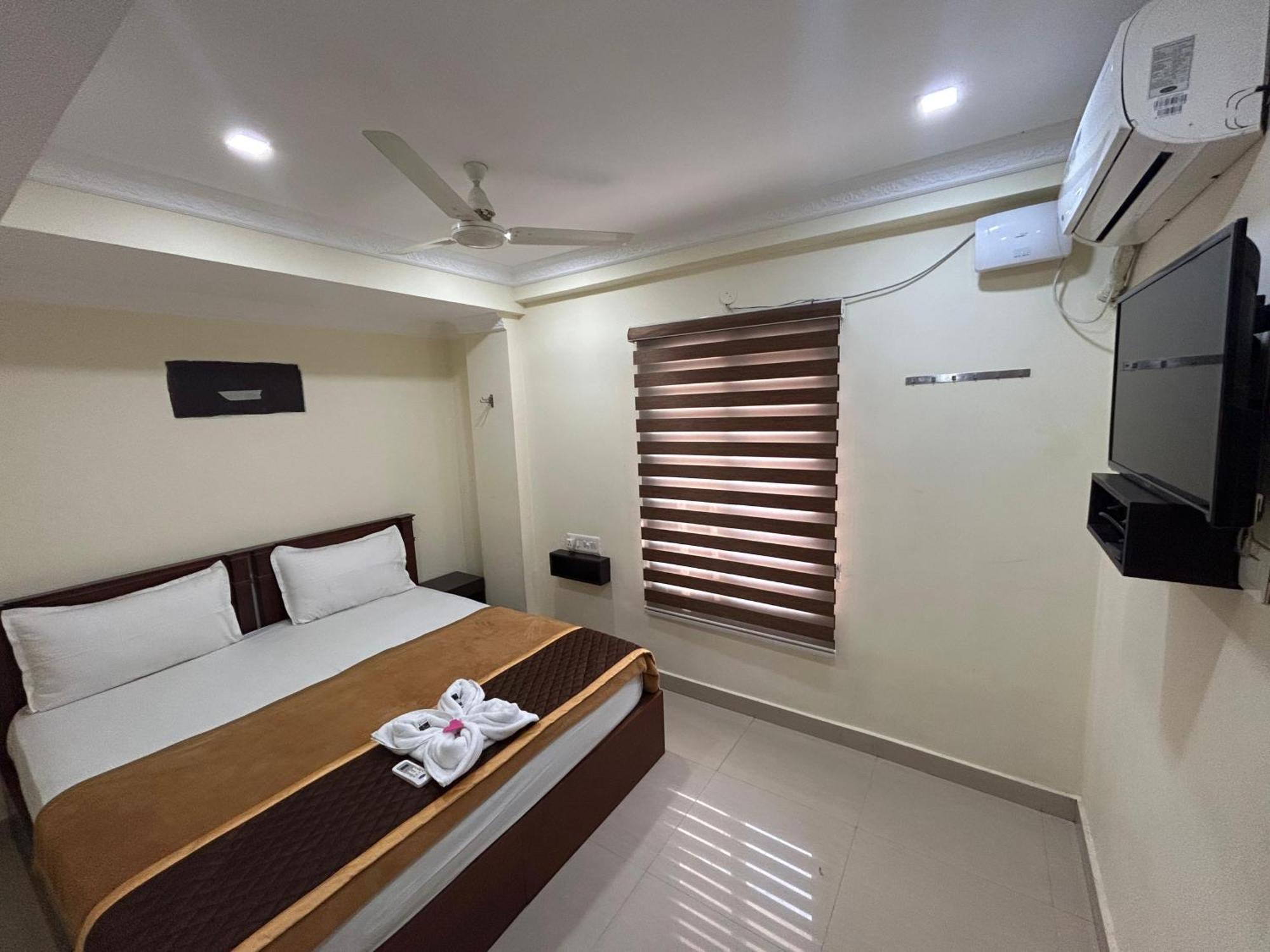 K V Suites Kochi エクステリア 写真